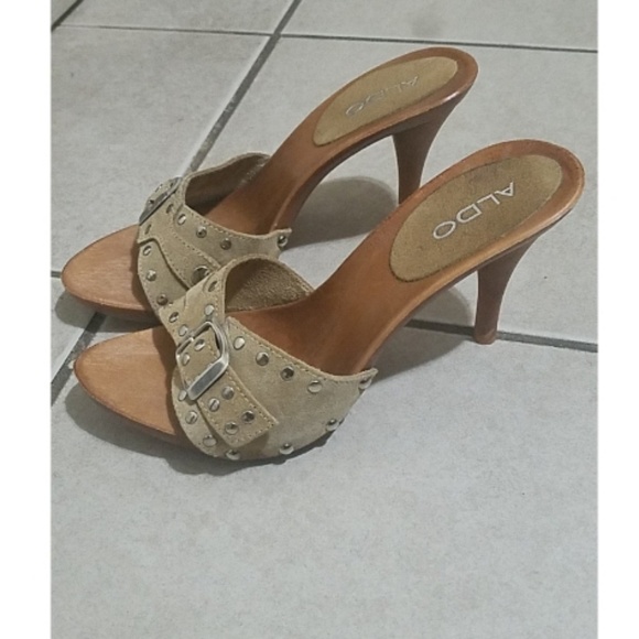 ALDO Tan Suede Studded Sandals Wood Heels Sz 39/8 - Picture 2 of 8